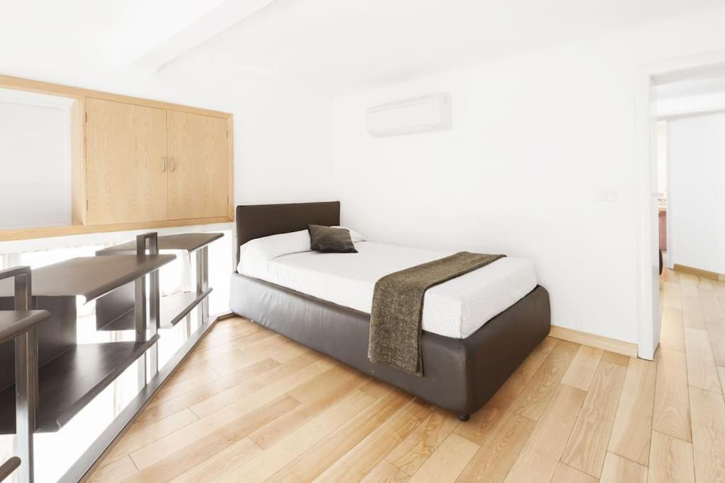Stylish Loft - Colosseum 4 Min Walk -3 Beds -sleeps Up To 6 People Appartamento *