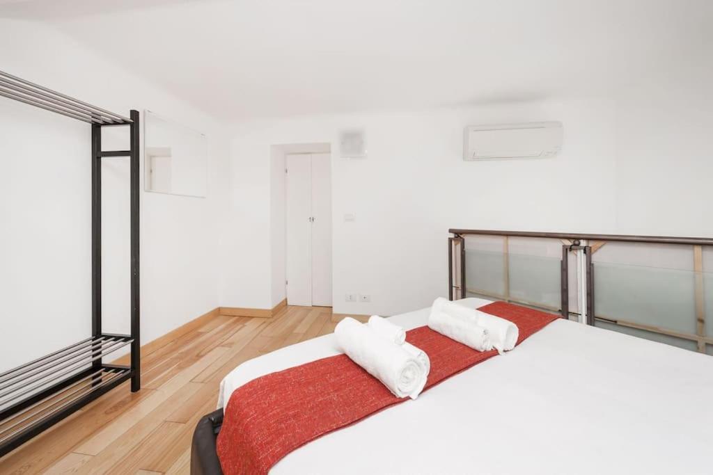 Stylish Loft - Colosseum 4 Min Walk -3 Beds -sleeps Up To 6 People Appartamento Roma