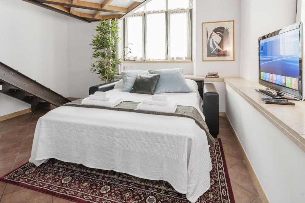 Appartamento Stylish Loft - Colosseum 4 Min Walk -3 Beds -sleeps Up To 6 People Roma