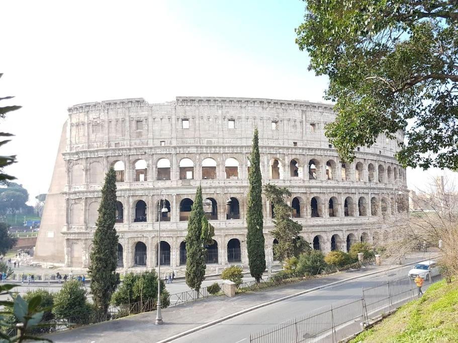 Stylish Loft - Colosseum 4 Min Walk -3 Beds -sleeps Up To 6 People Appartamento
