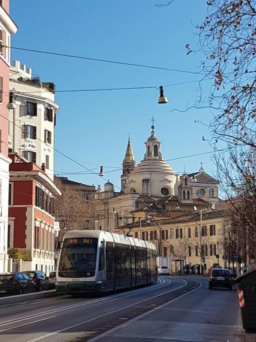 Stylish Loft - Colosseum 4 Min Walk -3 Beds -sleeps Up To 6 People Appartamento