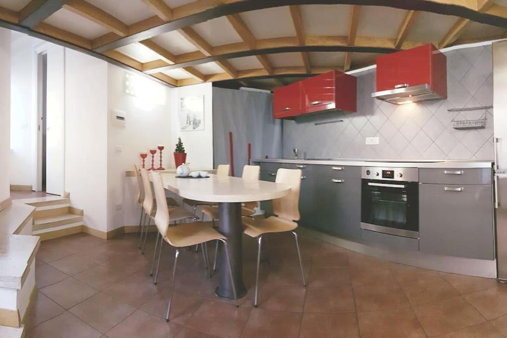 Stylish Loft - Colosseum 4 Min Walk -3 Beds -sleeps Up To 6 People Appartamento Roma